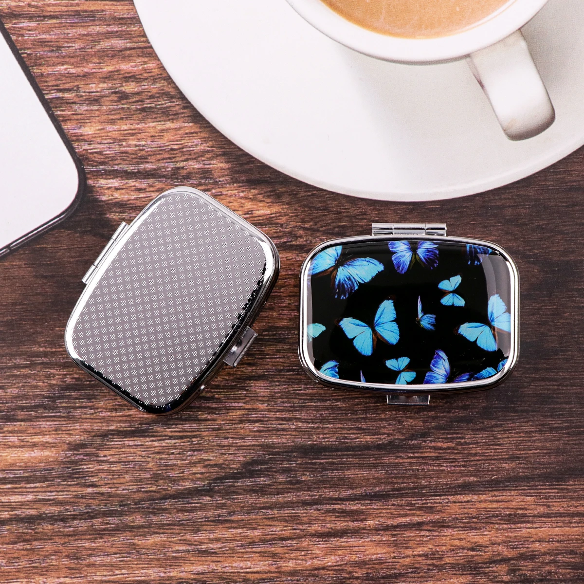 Cute Cats Pill Box Divided Metal Square Animals Tiger Birds Pill Box Travel Portable Medicine Case Small Pill Container Case Box