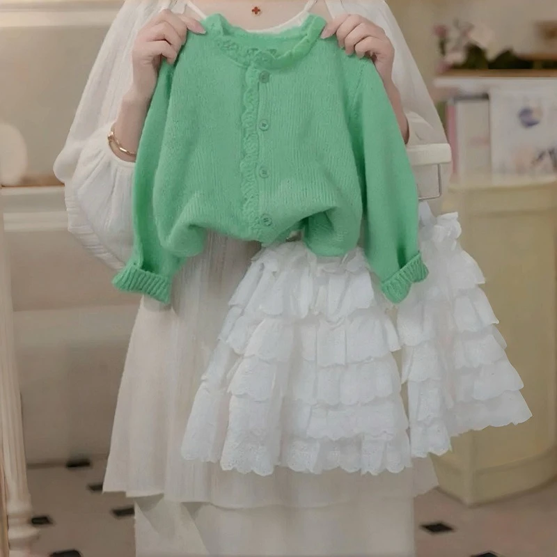 conjunto-casual-chique-de-saia-e-sueter-verde-floresta-e-rosa-flor-de-cerejeira-nova-moda-primavera-2026