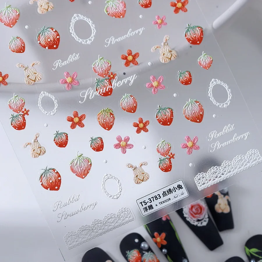 Delicate Geborduurde Konijn Aardbei Fruit Crème Bloemen Reliëfs Reliëf Zelfklevende Nail Art Stickers Schattige Konijn Manicure Sticker