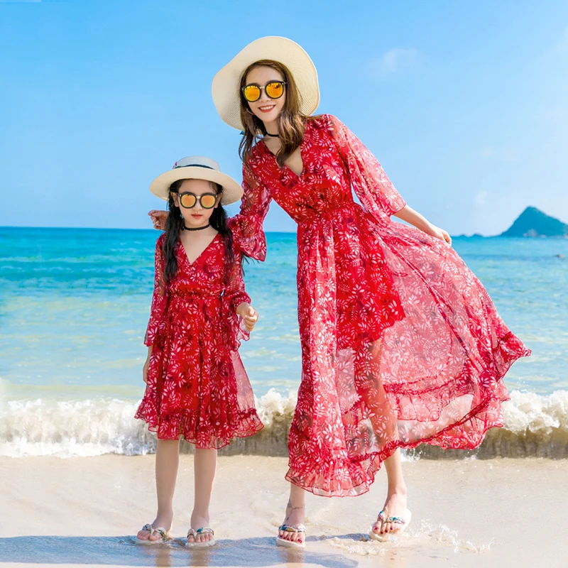 Resort Holiday Look Family Matching Red Clothes Vacation Mom Daughter Dresses Dad Son Beach T Shirts + Shorts Two Piece Outfits