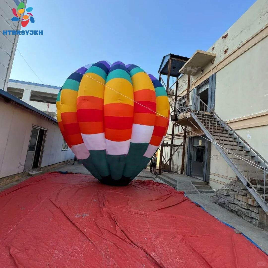 Aufblasbare Heißluftballons mit Gebläsern, dekorative Requisiten für große Quadratveranstaltungen im Freien, Grasland, malerischer Bereich