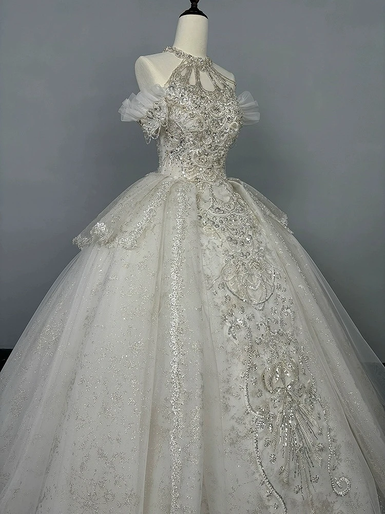 Vestidos de novia de lujo de princesa con cuello Halter, vestidos de novia sexys con cuentas brillantes, lentejuelas, cordones escalonados, corte sin espalda, 2024