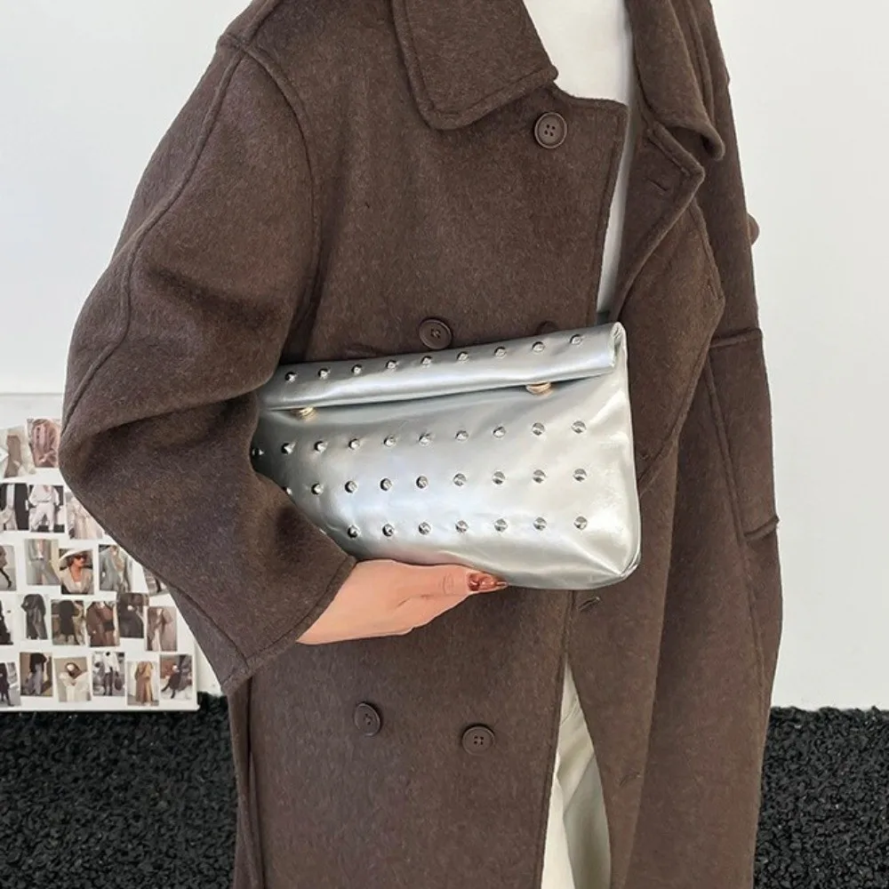 

Роскошный клатч-конверт с заклепками, элегантная кожаная вечерняя сумка большой вместимости, уникальная однотонная металлическая сумка в корейском стиле