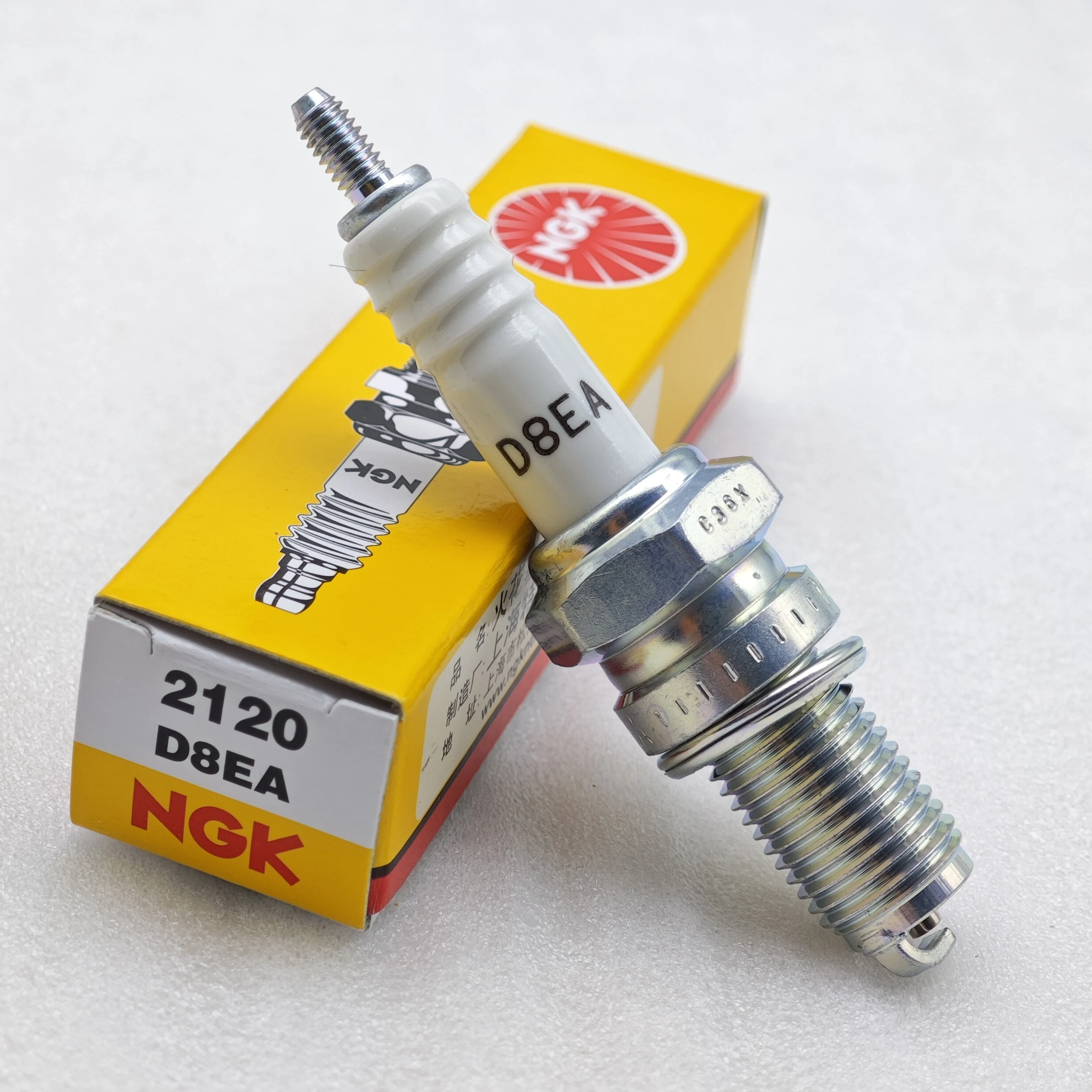 Bujía Original NGK D8EA2120 DR8EA 7162