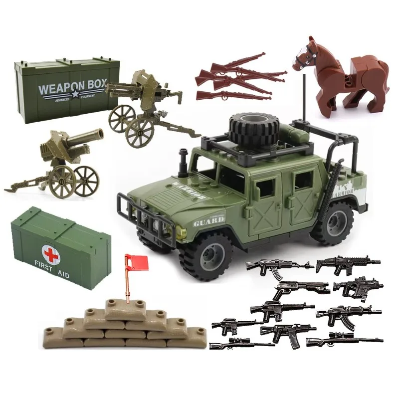 ชุดของเล่นตัวต่อธีมทหาร รถหุ้มเกราะ มีดทหาร แผงกั้นถนน ถังน้ำมัน กระสอบทราย และอุปกรณ์เสริมสำหรับโมเดล