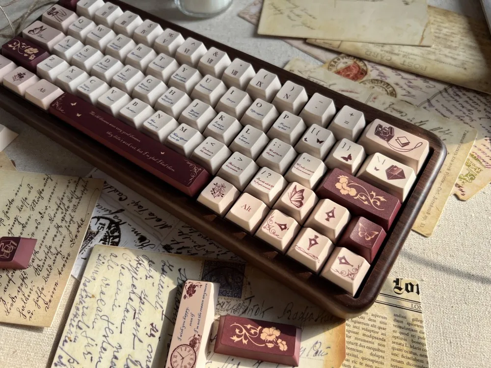 Imagem -05 - Keycap Retro Vermelho-marrom Pbt Carta de Amor Sublimação Cereja Elementos Florais de Borboleta Estilo Francês Faça Você Mesmo 140 Chaves