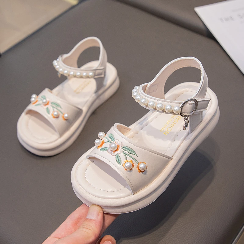 Girls' Beach Shoes 2024 Summer New Fashion Kids Embroidered Sandals for vacation Children's Anti Slip Princess Shoes with Pearl