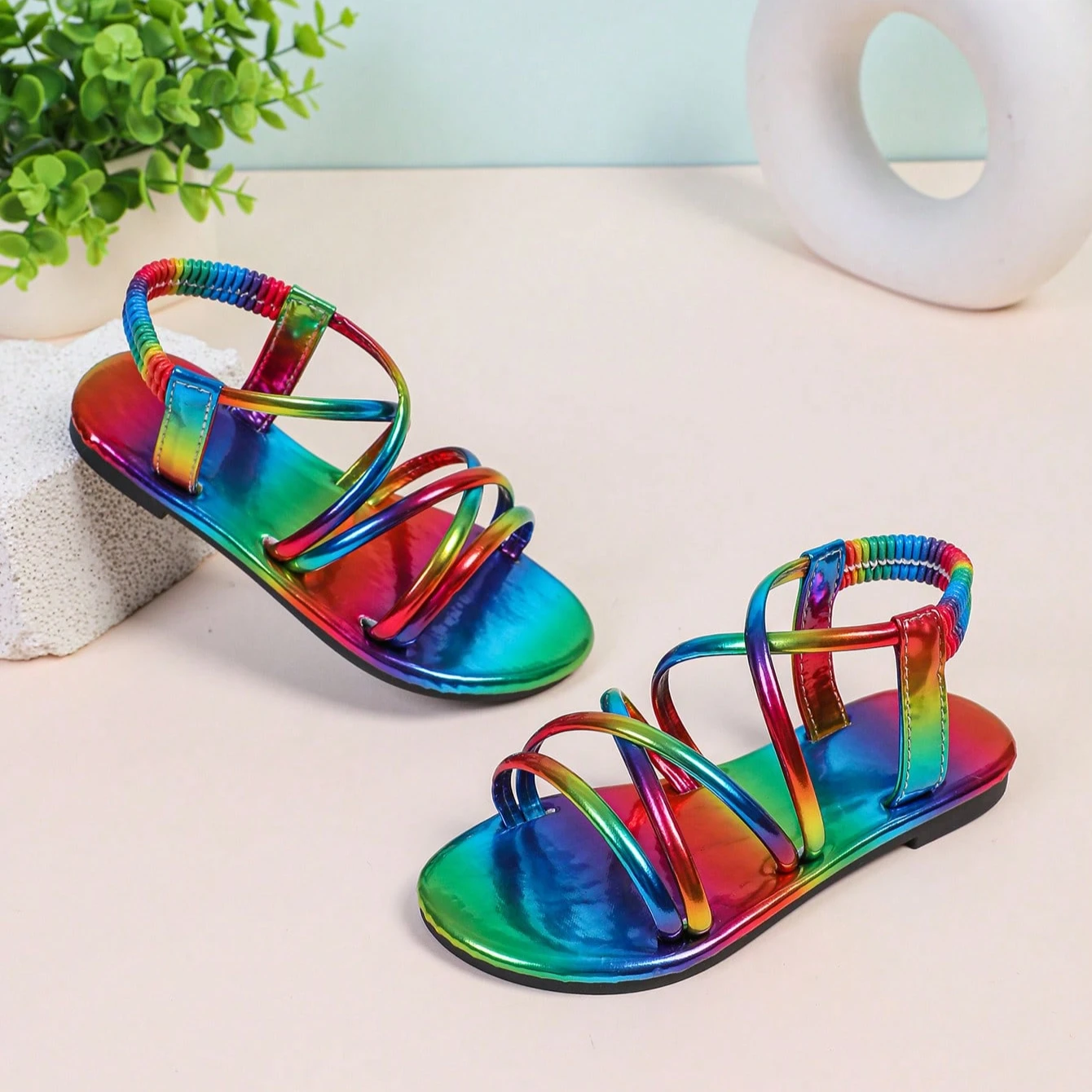 Bunte Ledersandalen für kleine Mädchen 2026 – Neue Sommer-Kindersandalen mit Riemen, rutschfest, trendig, modisch, für Schule, Outdoor, Barfuß – Detail 5