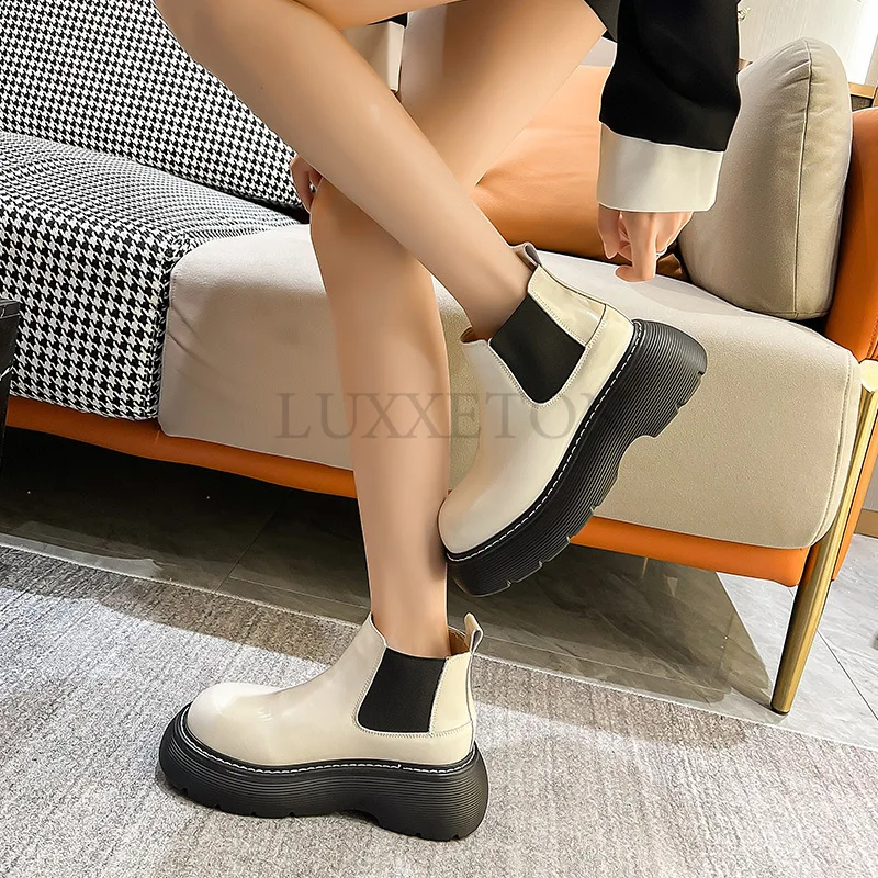 Women Leather Thick Soled Short Boots with Comfortable and Breathable Lining Plush Insulation and Fashionable Chelsea Boots