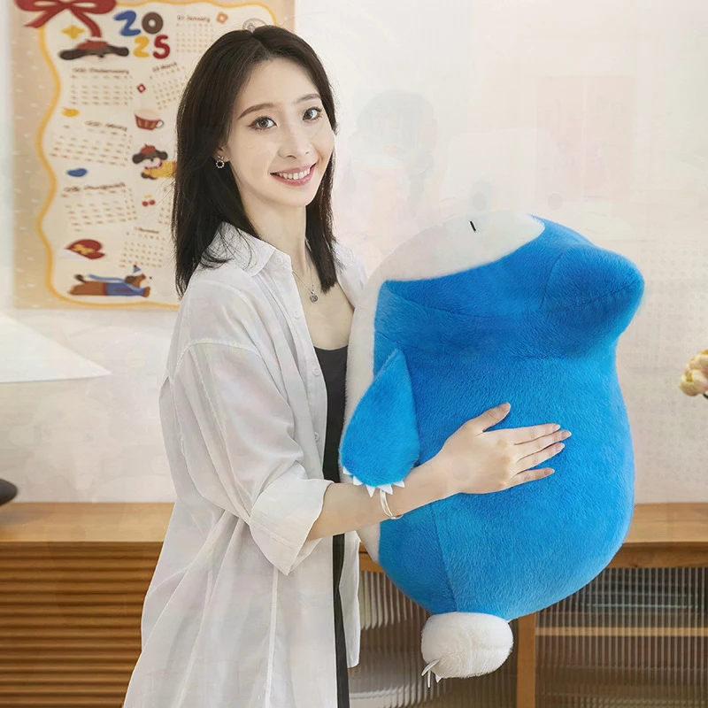 新しい、かわいいポケモンのスノーマンが横たわるポーズをとった抱き枕。大きなサイズで、柔らかい素材を使用したぬいぐるみ。お子様への誕生日プレゼントや、睡眠時の枕として最適。