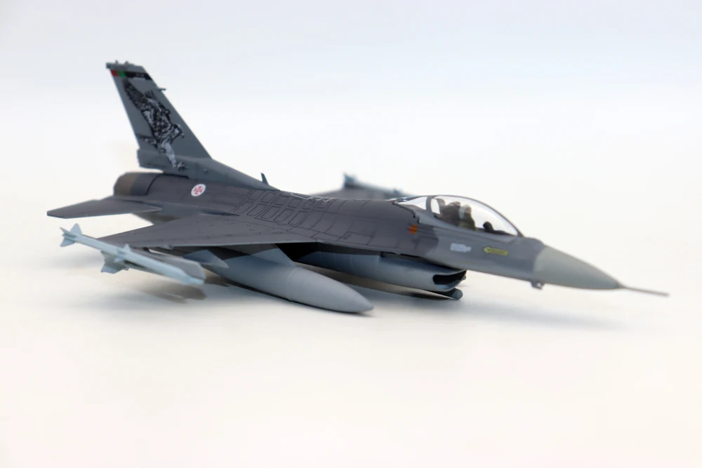 New 1/100 F-16AM F-16CM Fighting Falcon FAP 201st SQ 2013 Diecast alloy simulation model aircraft for collection gift