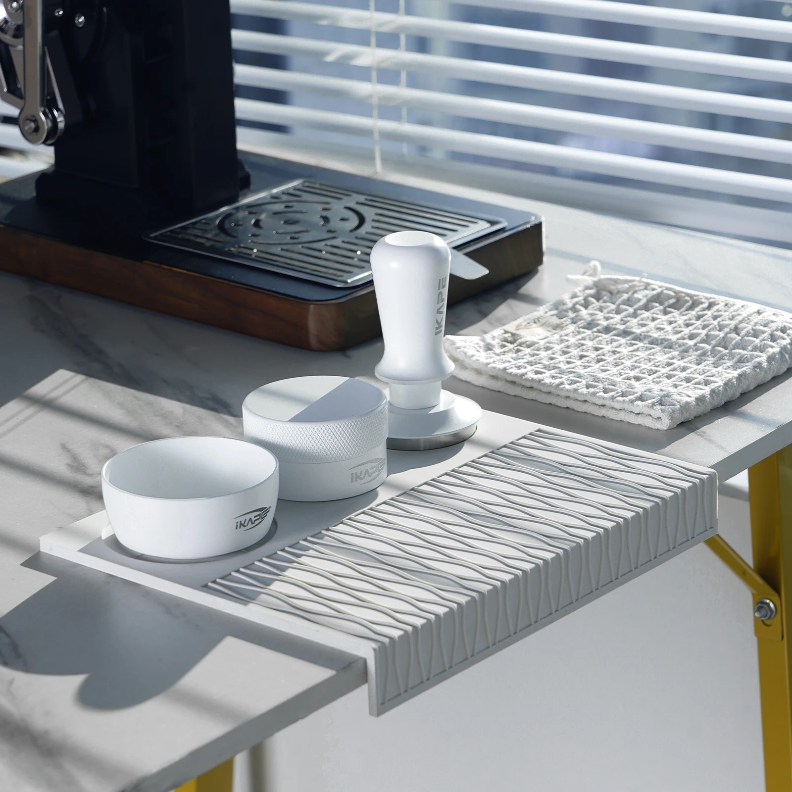 

IKAPE 51/53/58MM Coffee Tamper Set White6 IN 1,Espresso Tamper Kit,Espresso Accessories Kit with Tamper,Distributor,Silicone Mat