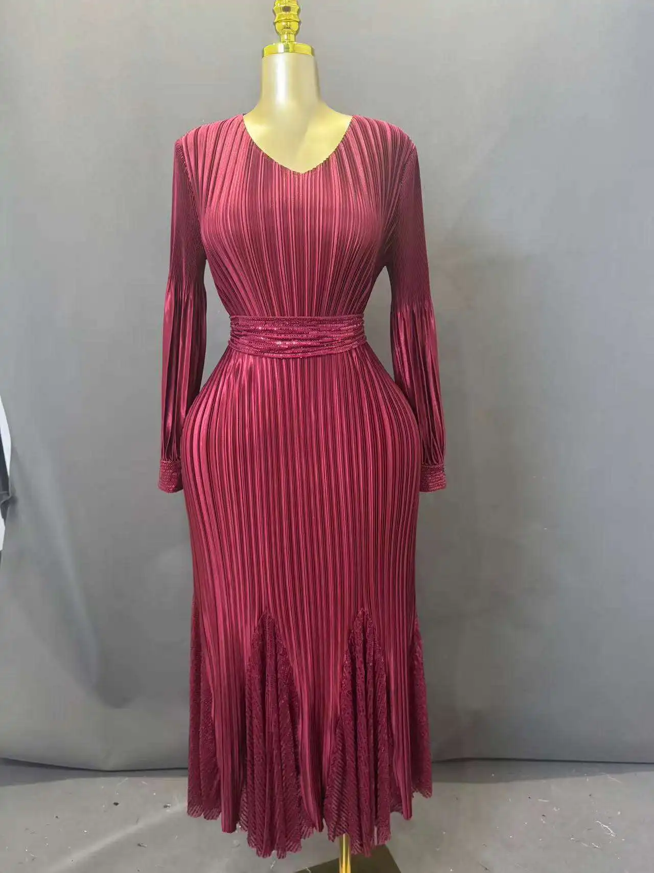 Elegantes Maxikleid mit langen Ärmeln, Plissee, Pailletten-Gürtel und Patchwork-Saum für Hochzeitsgäste, Damen, Übergröße – Detail 3
