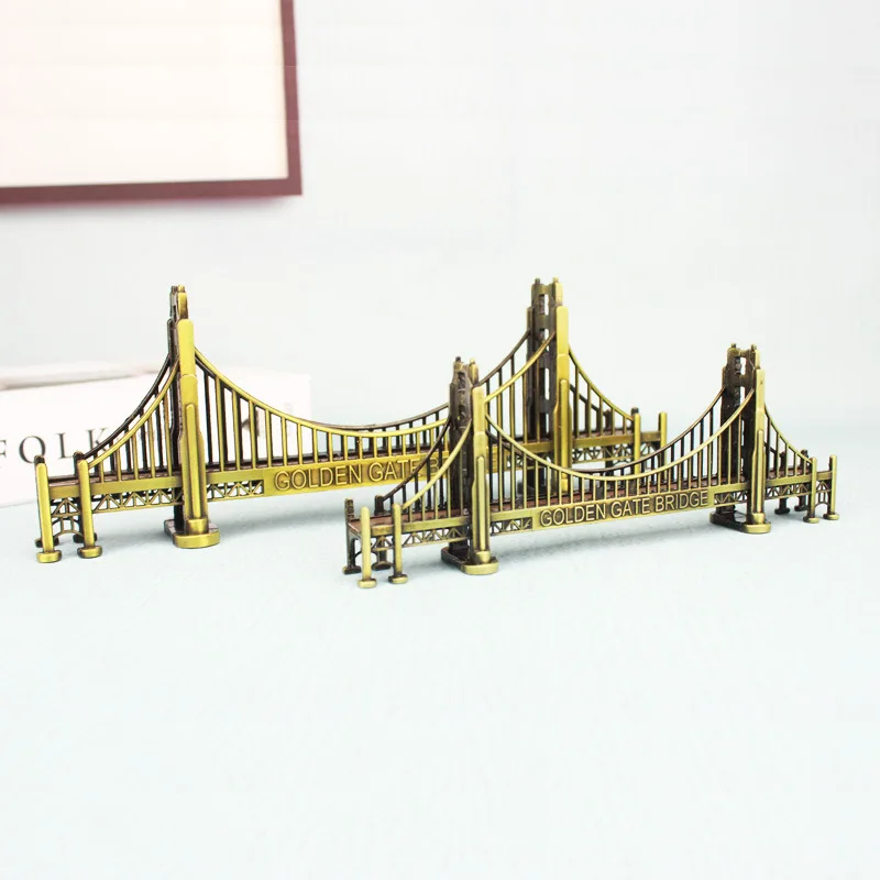 

Hot-selling building model of Golden Gate Bridge in San Francisco decorated with metal crafts as American tourist souvenirs