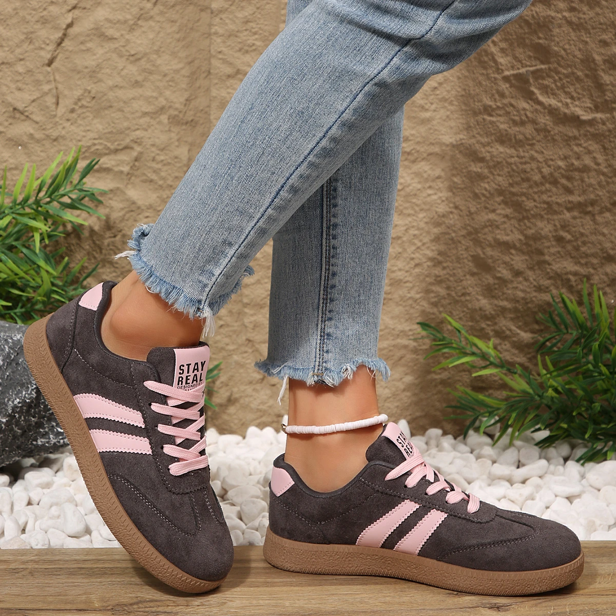 2026 Herbst Damenmode Wildleder-Sneaker mit Doppelschnallen-Metalldetails Leichte Atmungsaktive Bequeme Freizeitschuhe – Detail 10