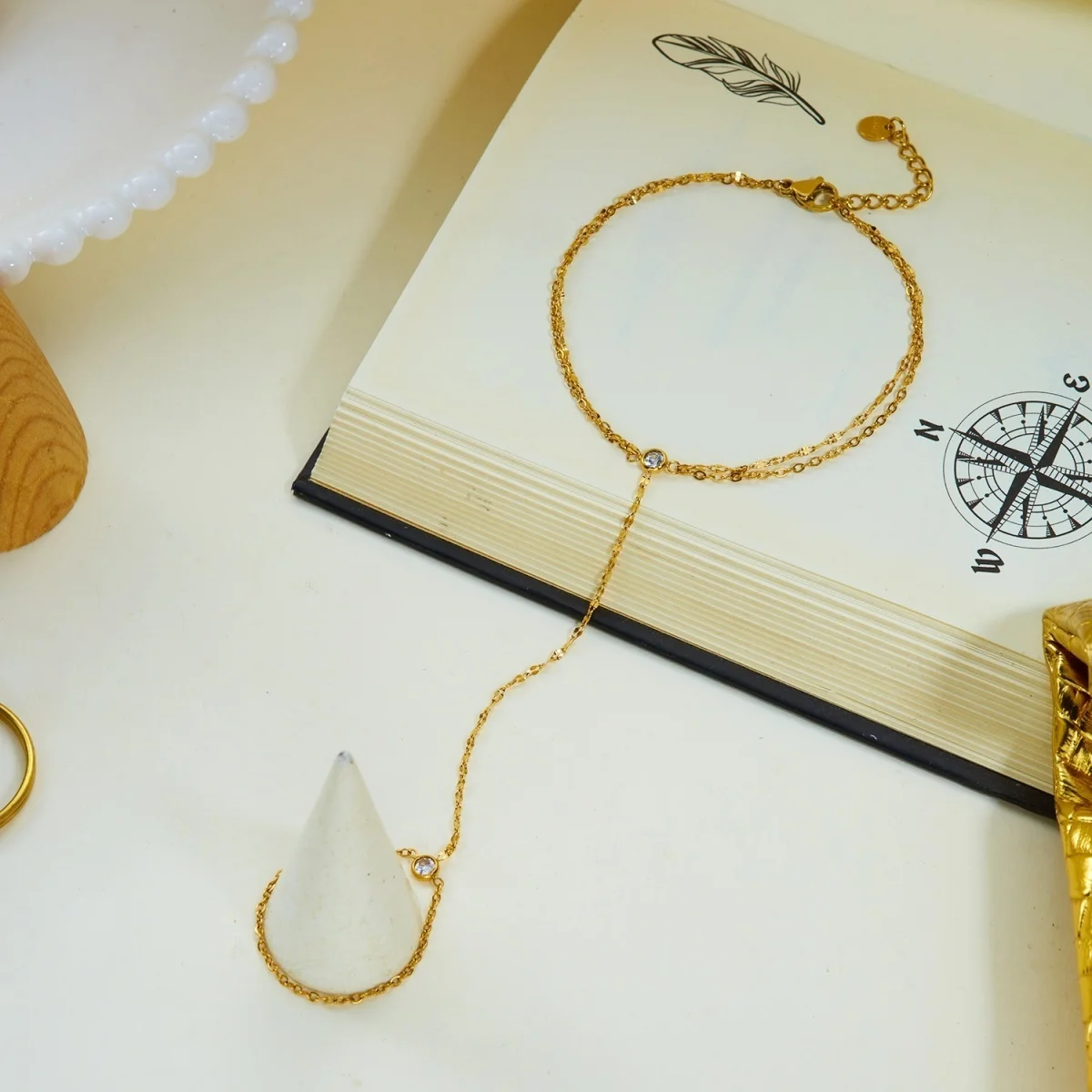 Edelstahlarmbänder mit roten Zirkonia-Steinen, dreischichtig, für Damen und Herren, runde Armreifen mit Strasssteinen, die Finger und Handgelenk verbinden, Party-Schmuck. – Detail 18