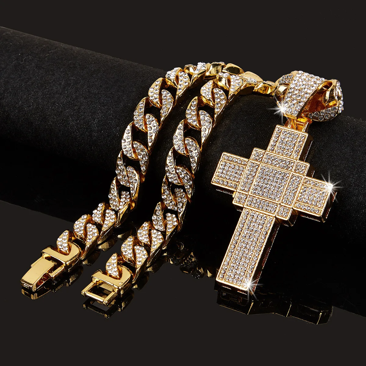 

Punk Luxury Rhinestone Big Cross Pendant Cuban Necklace For Women Hip Hop Iced Out Cuban Link Chain Necklace Rapper Men Jewelry