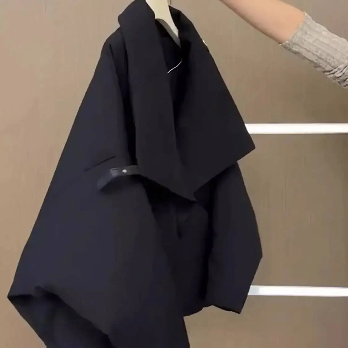 الفرنسية الأنيقة هيبورن نمط سميكة الدافئة طوق أسود سترة قطن المرأة ملابس خارجية شتوية جديدة تصميم عصري بسيط