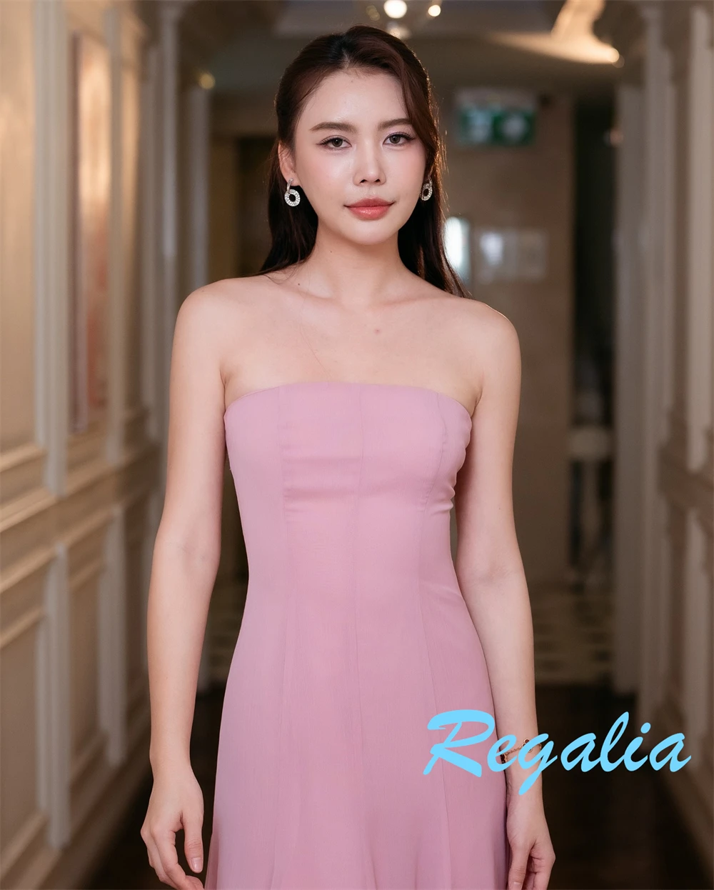 Robes de soirée en mousseline de soie rose personnalisées, élégantes, sans bretelles, sans manches, robes de célébrité, robes d'occasion spéciale de tempérament