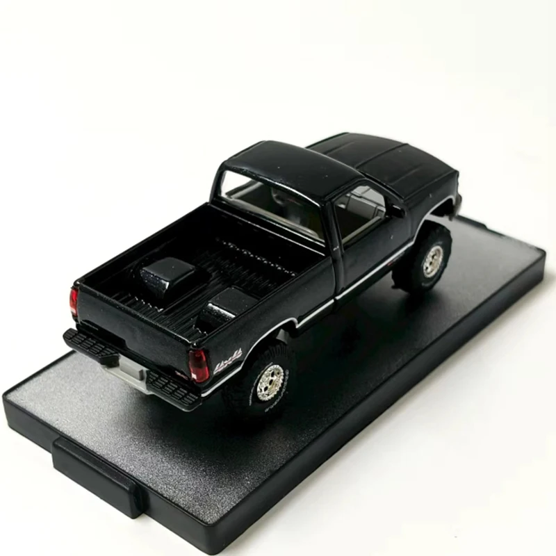 M2 1:64 스케일 1998 GMC 시에라 1500 4x4 합금 시뮬레이션 자동차 모형 정적 수집 장식용 휴일 선물 장난감 기념품 선물