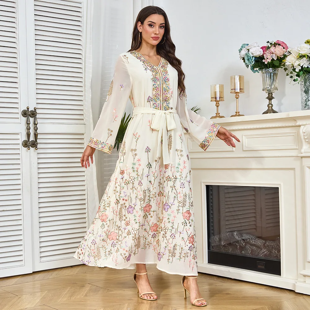 Moyen-Orient musulman nouvelle mode femmes décontracté à la mode col en v à manches longues longueur cheville ceintures teintées paillettes robe brodée