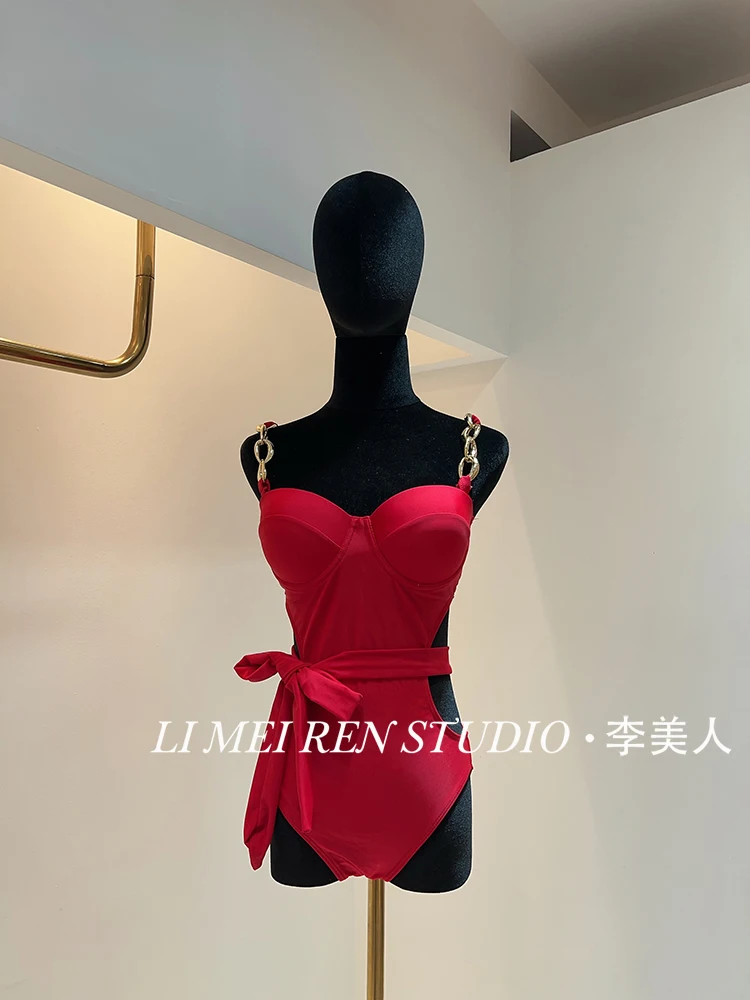 جديد أحمر مثير وحار فتاة نمط الخصر حزام الصلب قوس يجمع في ملابس السباحة قطعة واحدة