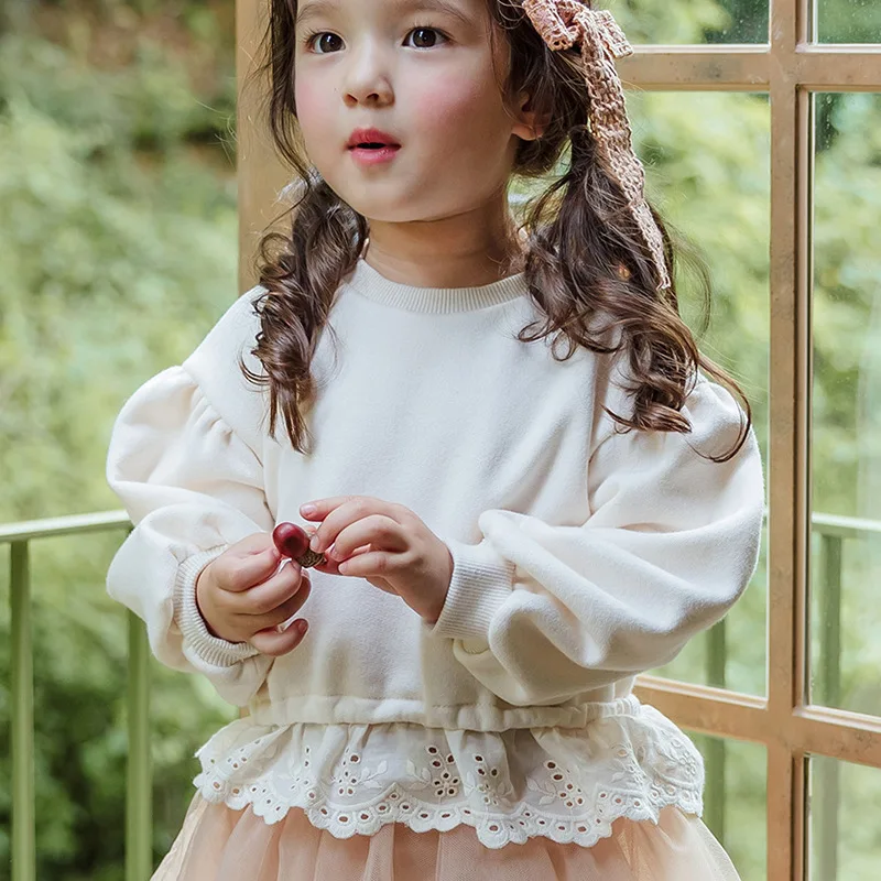 

Детское и кружевное платье с вышивкой для детей и девочек, короткая толстовка с объемными рукавами и подвеской, осень 20%, корейский клубничный шань