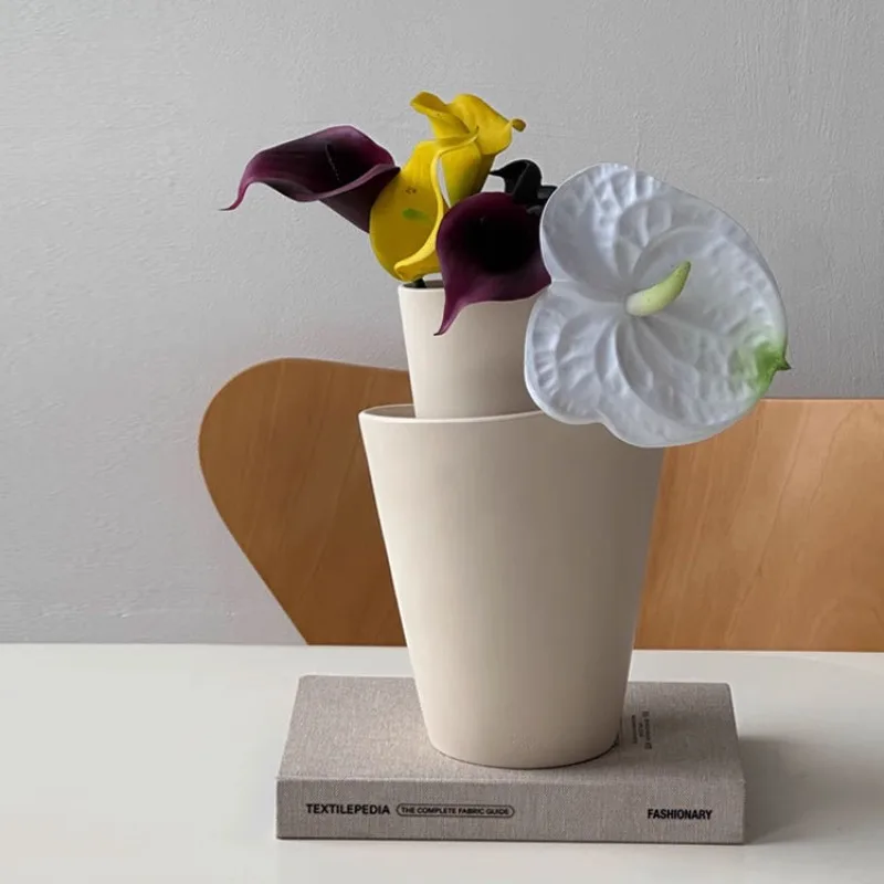 Nordic Simple Vases Living Room Desktop Vase Balcony Art Decoration Storage Flower Bottle Creative Flower Vessel Ornament