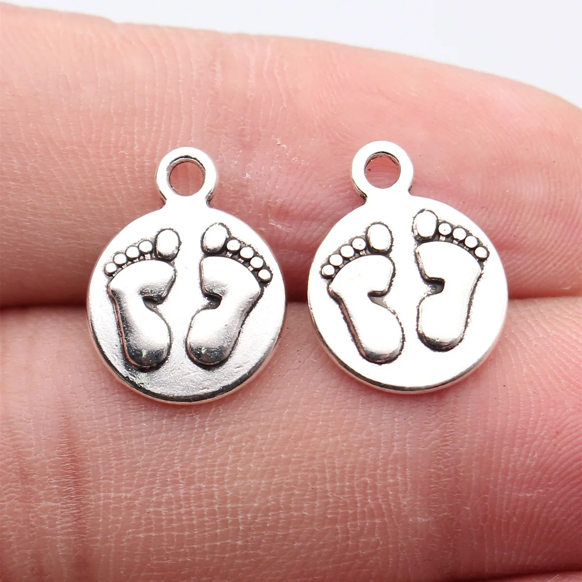 Breloques rondes en forme d'empreinte de pied, couleur argent antique, 17x13mm, accessoires de fabrication de bijoux faits à la main, 20 pièces