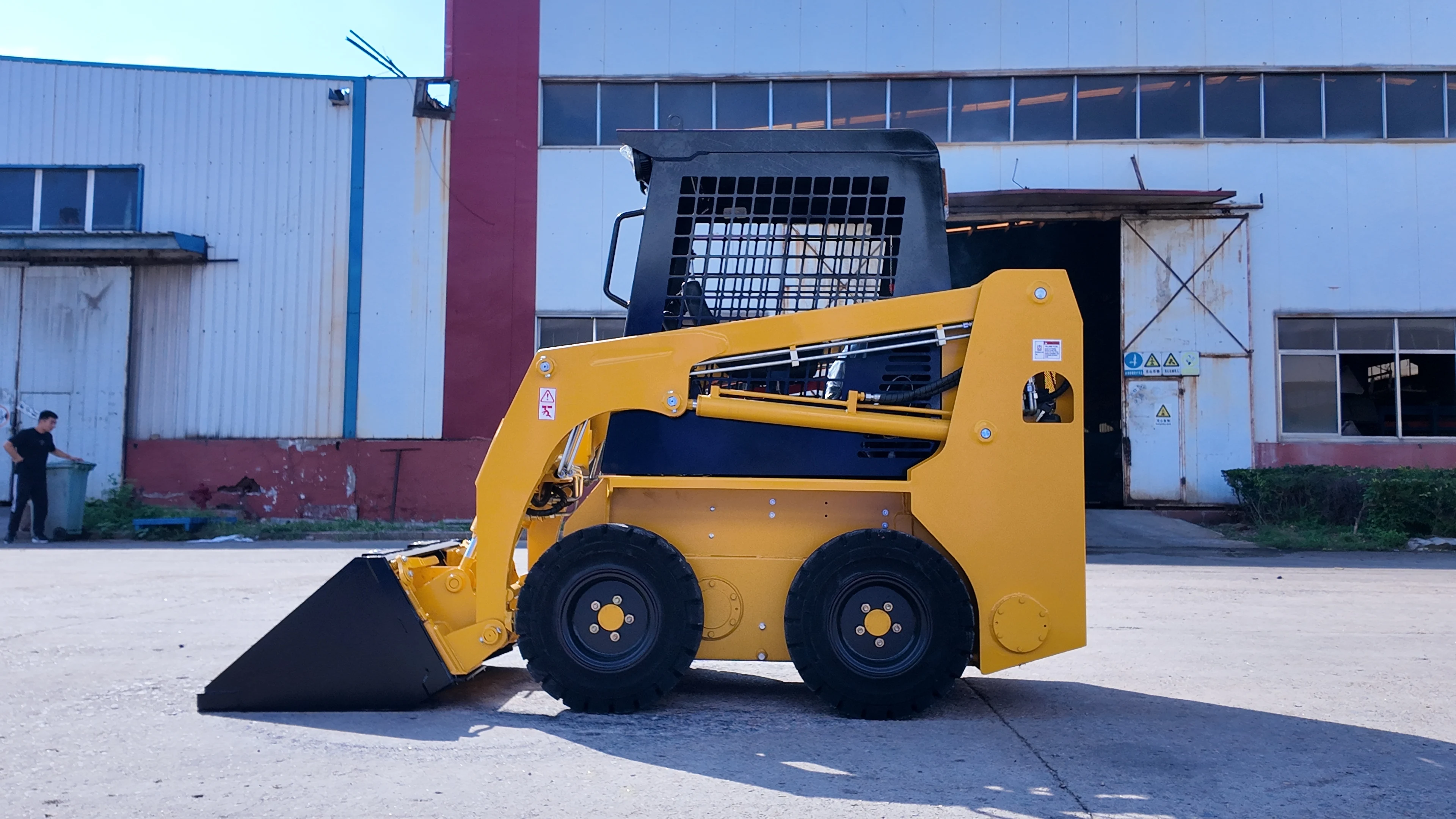 Hydraulic Drive Mini Skid Steer Loader 4WD Quick Attach System Compact Loader For Land Clearing Agriculture Implements