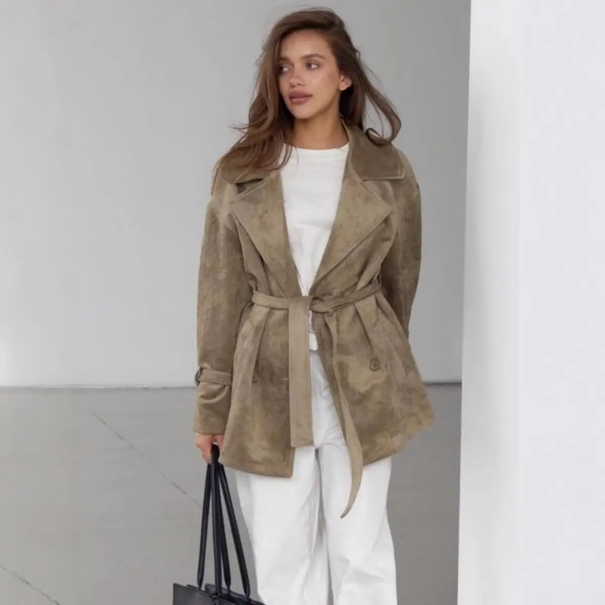 

Замшевое джемто в стиле ретро, ветер 2021, осень-зима, новое пальто с воротником-стойкой и поясом на талии, повседневное женское пальто средней длины