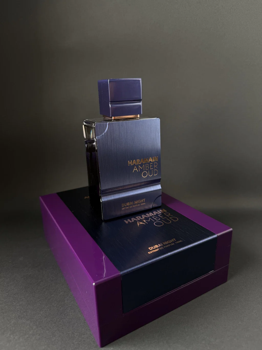 حراميين أمبر عود دبي نايت أو دو برفوم 60 مل |   كهرمان دافئ وروائح خشبية |   عطر يدوم طويلاً