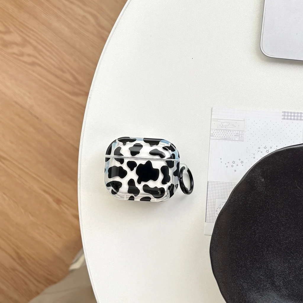 أنيق بسيط أسود أبيض البقرة نمط مع هوك حقيبة سماعة الاذن غطاء ل AirPods 1 أو 2 3 4 Pro 2 Pro 3