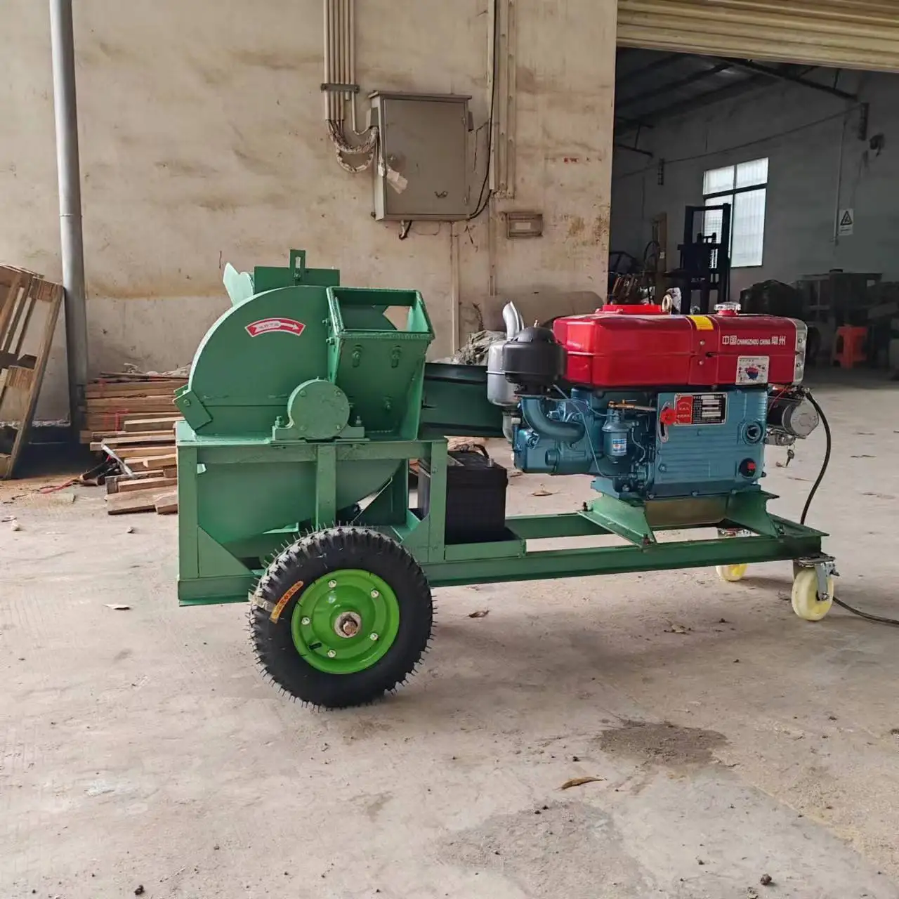 Bosbouwmachines Houtversnipperaar Machine / Multifunctionele houtbreker Log Slijpapparatuur Zaagsel Scheren Making Machines