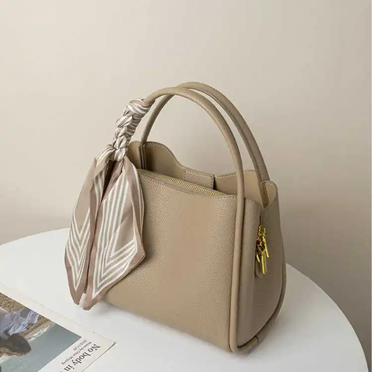 Hong Kong Best Selling Women's Handbag 2024 New Genuine Leather Bucket Bag Small Luxury Crossbody Bag Market Trend Soft Handle