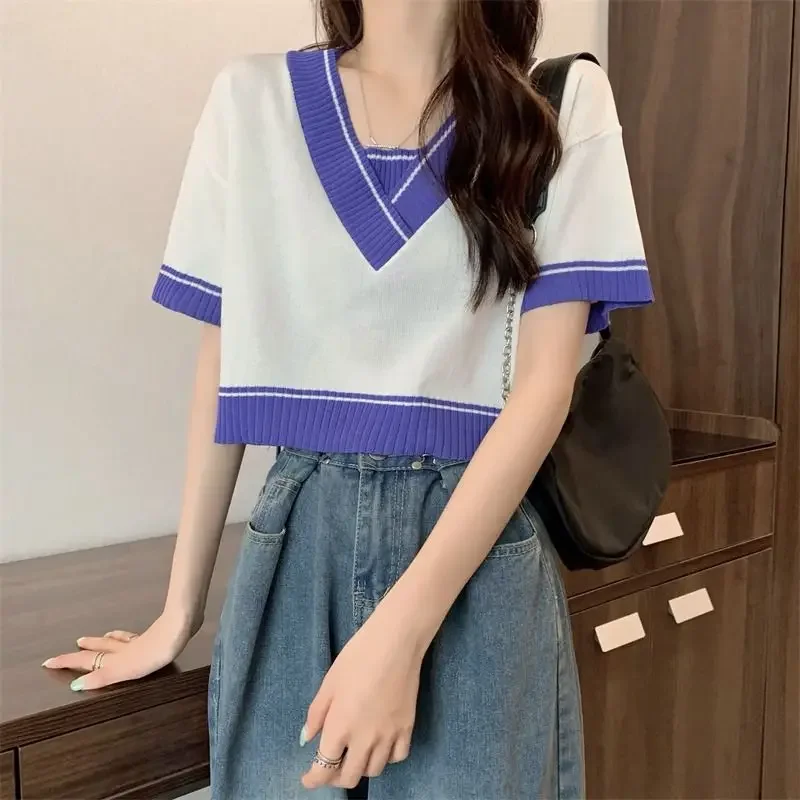 تي شيرت المرأة الصيف مزاجه قصيرة الأكمام تصميم مستقيم الملابس الكورية الأنيقة الرجعية وهمية قطعتين محبوك سيدة عادية