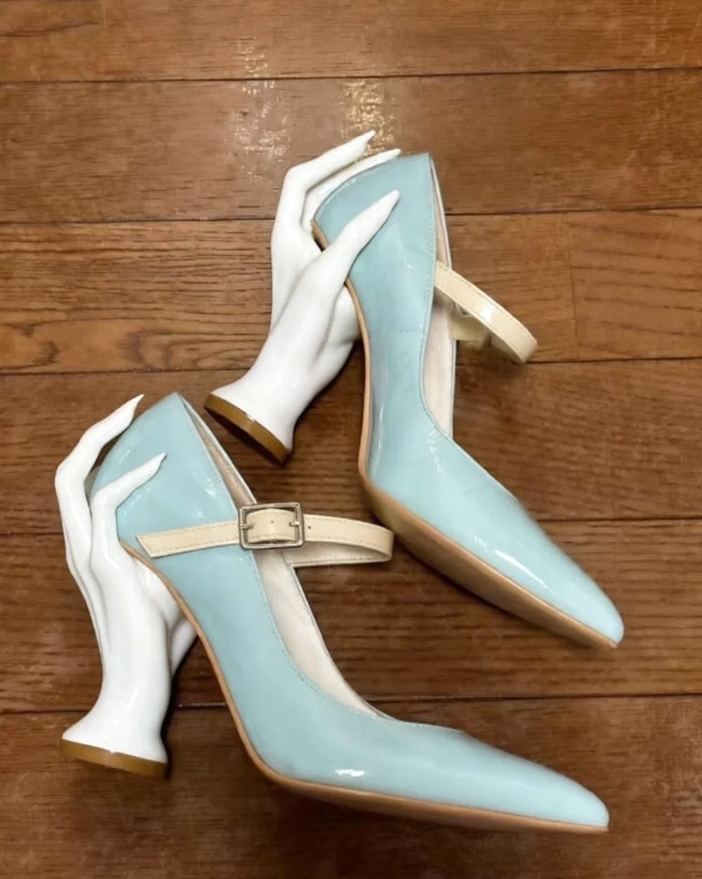 Minimal Style Pointed-Toe Patent Leather High Heels Adjustable Buckle Design Hand-Shaped Heel Fashion Gothic High for Cosplay