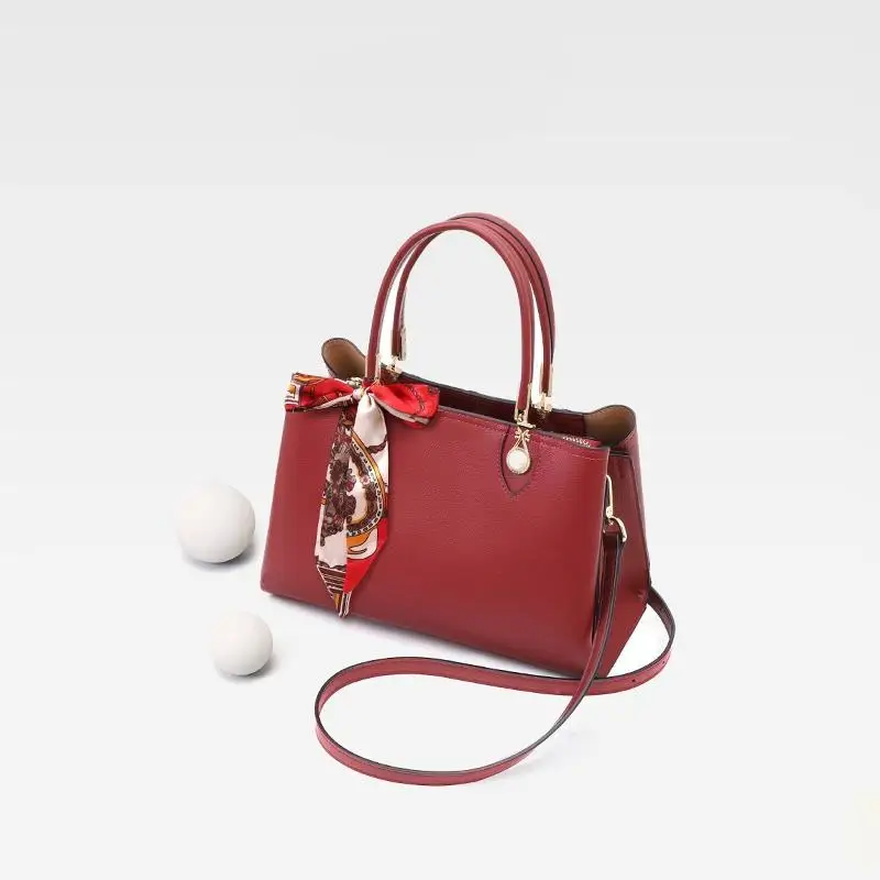 

Red Wedding Ladies Handbag New 2025 Soft Leather Handbags for Middle-Aged Women Suitable for Daily Use And Weddings