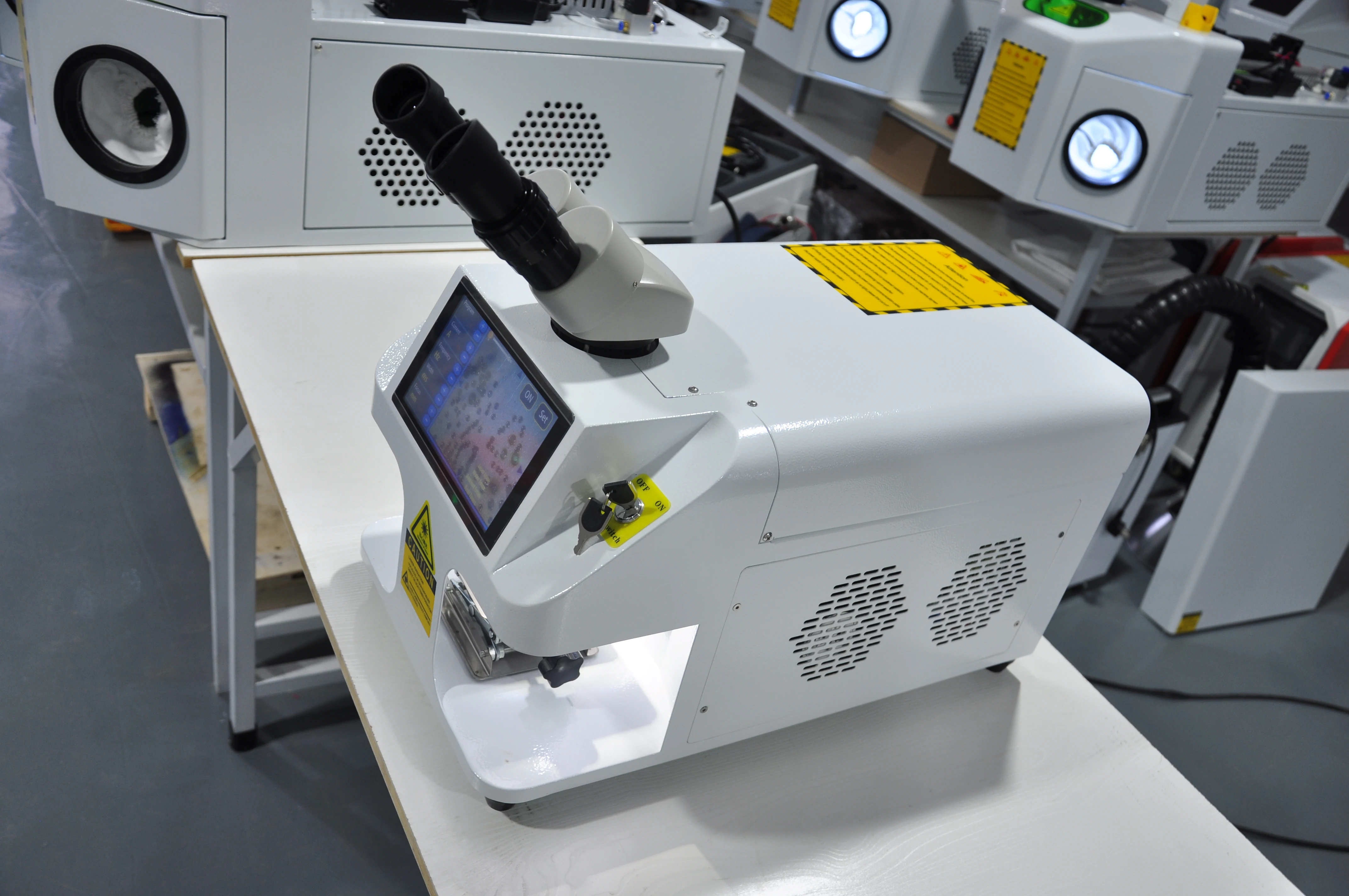 Compact Vertical Jewelry Welding Equipment Anti‑Shock Structure 110‑240V Wide Voltage Global Available