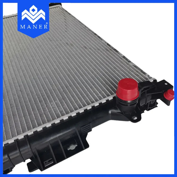 Factory Direct Car Radiator Water Tank LR039530 For Range Rover Evoque Freelander 2