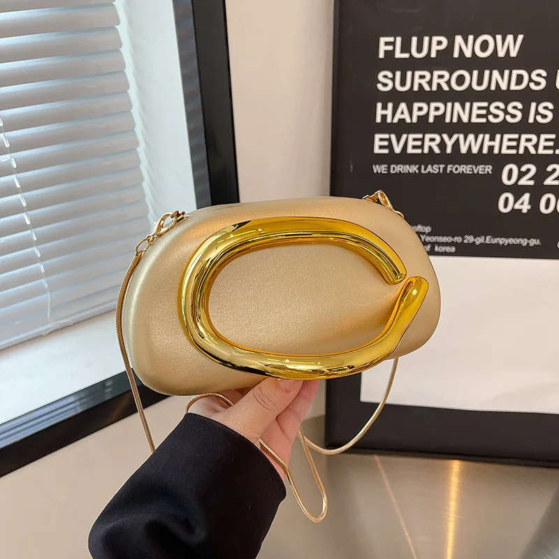 

2025 SS Chain-Integrated Shoulder Bag, Curated Convertible Crossbody Purse for Women, Avant-Garde Day to Night Carryall