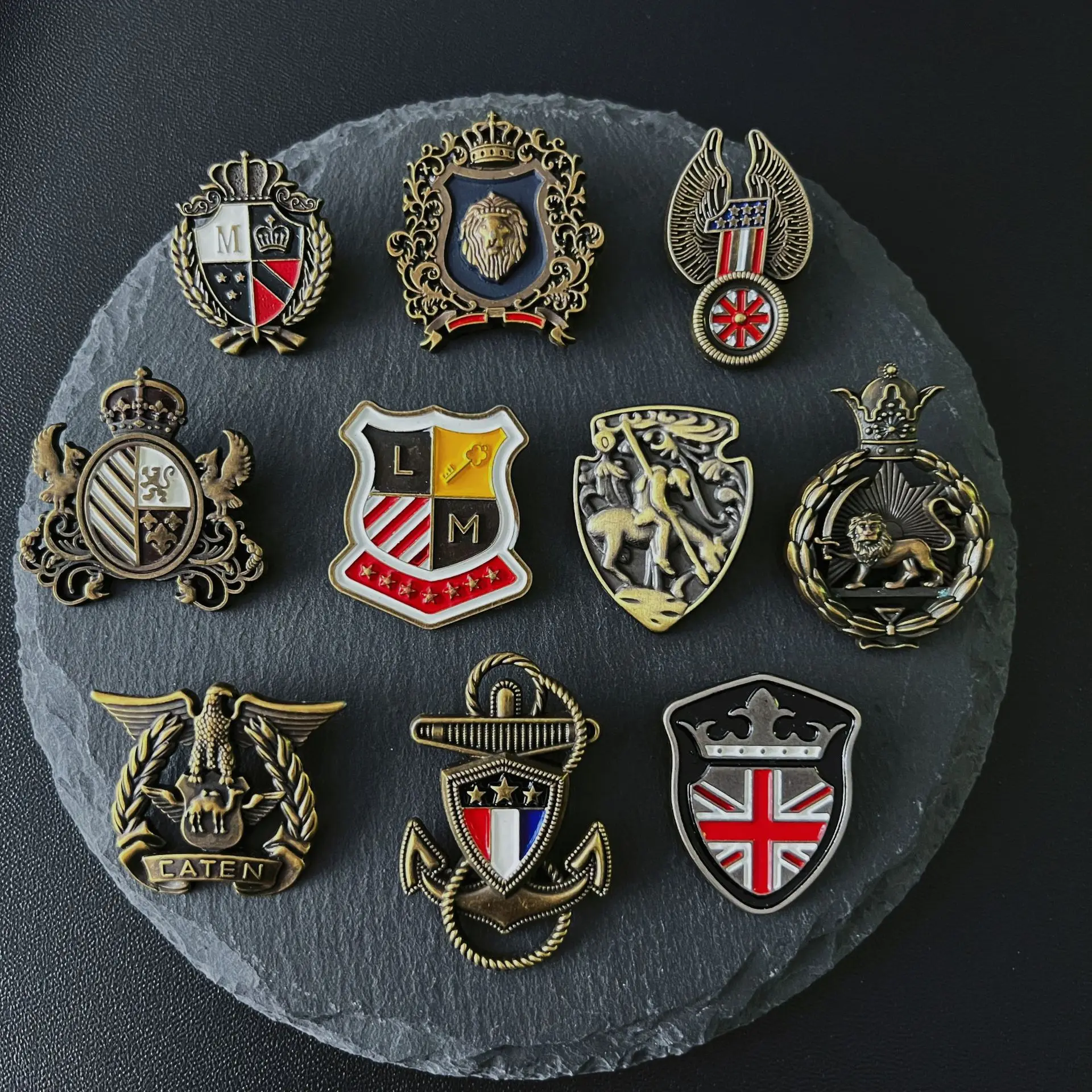 

Wholesale of British retro Hong Kong style badges, casual accessories, navy and army hexagonal metal commemorative brooches