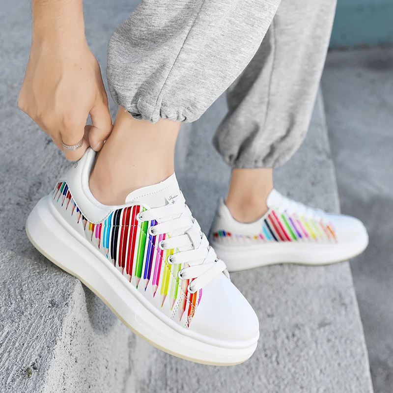 Brightly colored and comfortable sports shoes, with a fashionable design, suitable for daily wear.