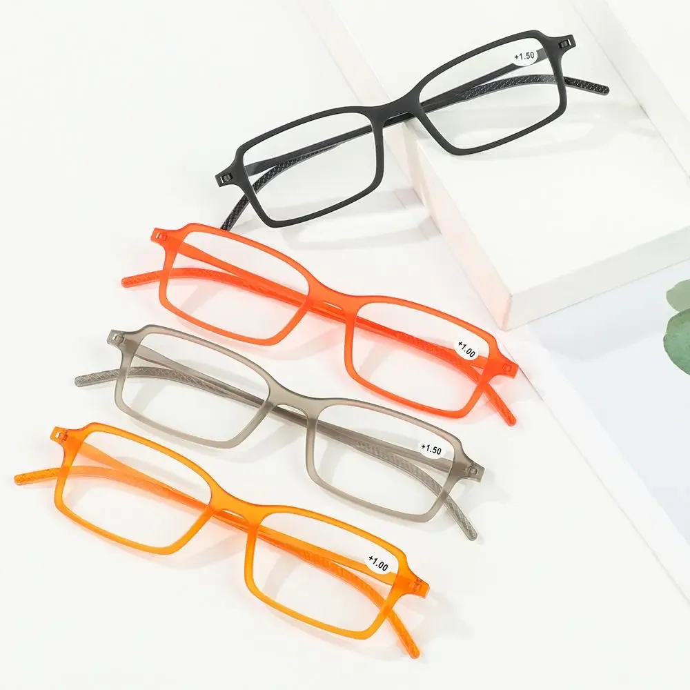 نظارات قراءة أنيقة محمولة مضادة للضوء الأزرق لحماية العين بإطار رفيع للغاية