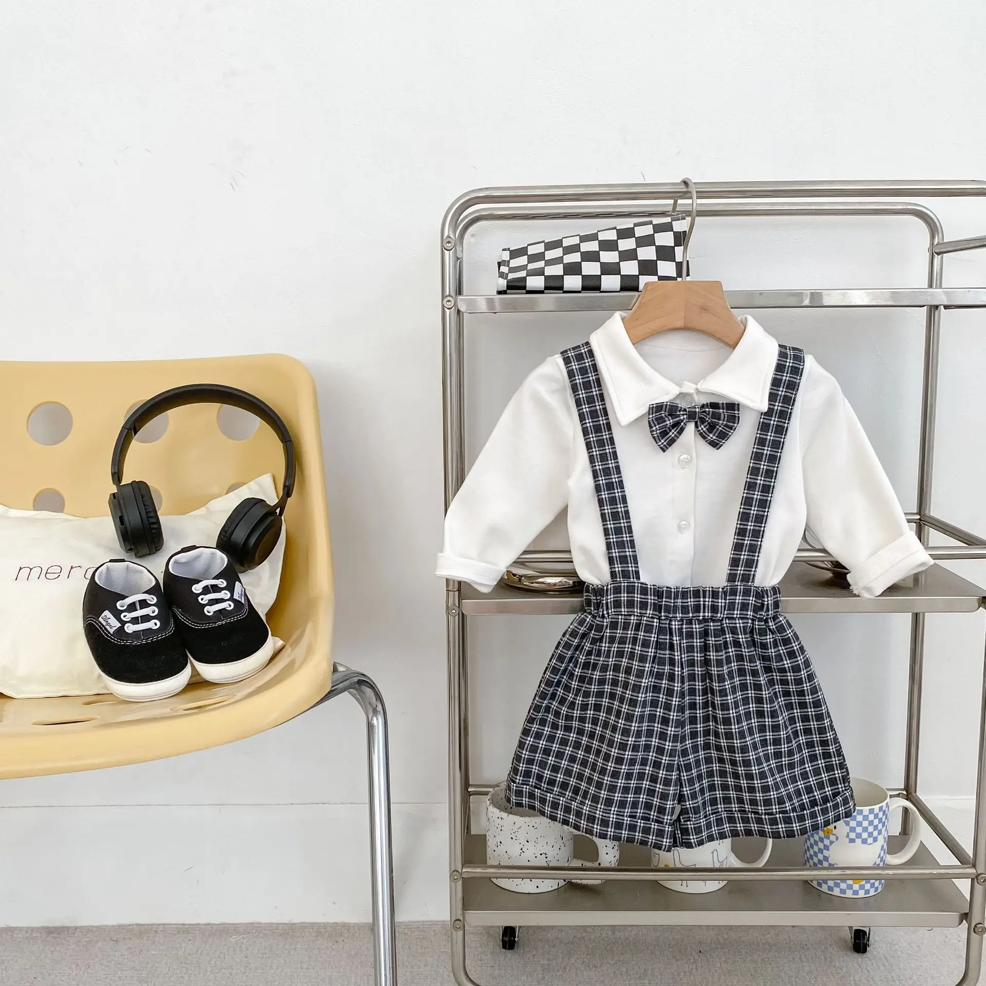

2025 Autumn Boys' British Style Set Baby Bow Collar Long Sleeve Shirt Checkered Strap Pants Two Piece Set
