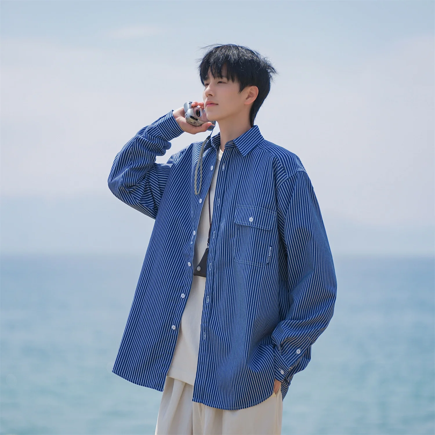 

Модная повседневная свободная рубашка в полоску с длинным рукавом для мужчин, весенне-осенняя рабочая одежда, куртка в японском стиле, топ в стиле Lazy Sle