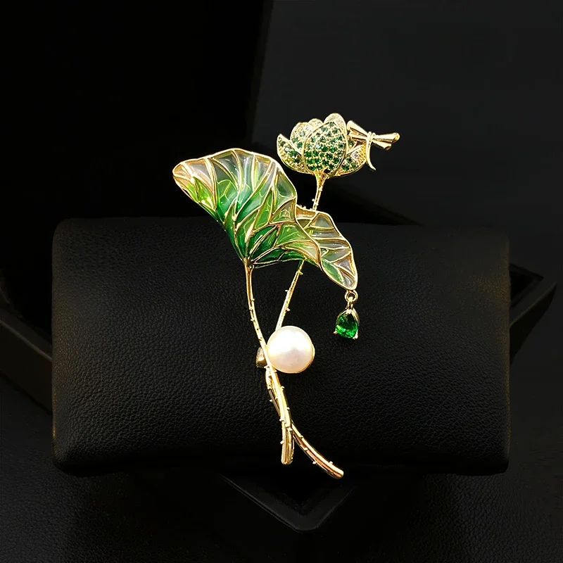 Lotus Leaf Flower Brooch Women Retro Suit Accessories Fashion Green Clothes Pink Pins Fixed Decoration Luxury Pearl Jewelry 5116