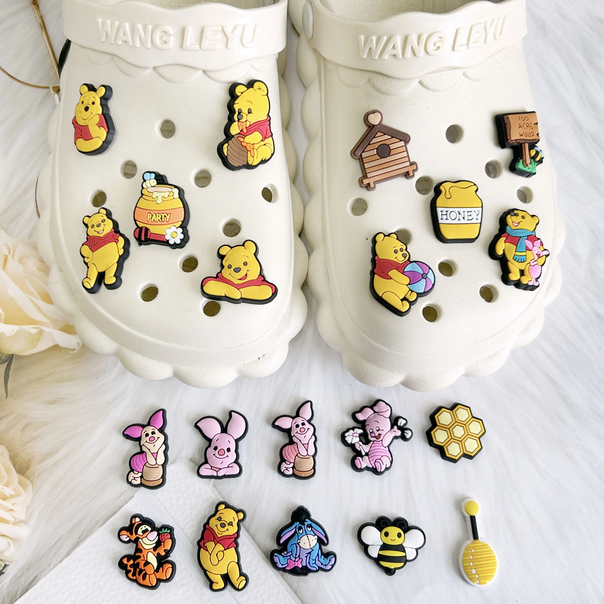 10-100 Buah Kartun Miniso Disney Pooh Winnie Beruang Babi Tigger Sandal PVC Jimat Sepatu Taman untuk Pin Bakiak Dekorasi Hadiah DIY