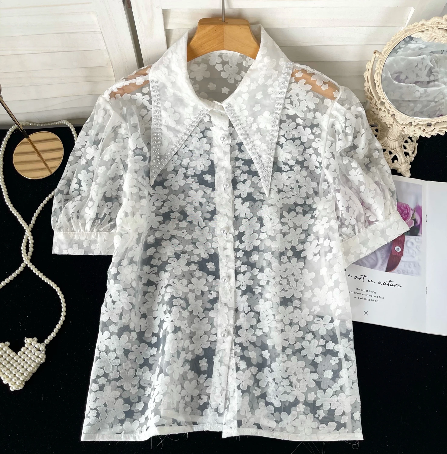 Camisa Floral de manga de burbuja Vintage para mujer, malla ahuecada, ligera, de lujo, blusa de ambiente suave, Top de verano