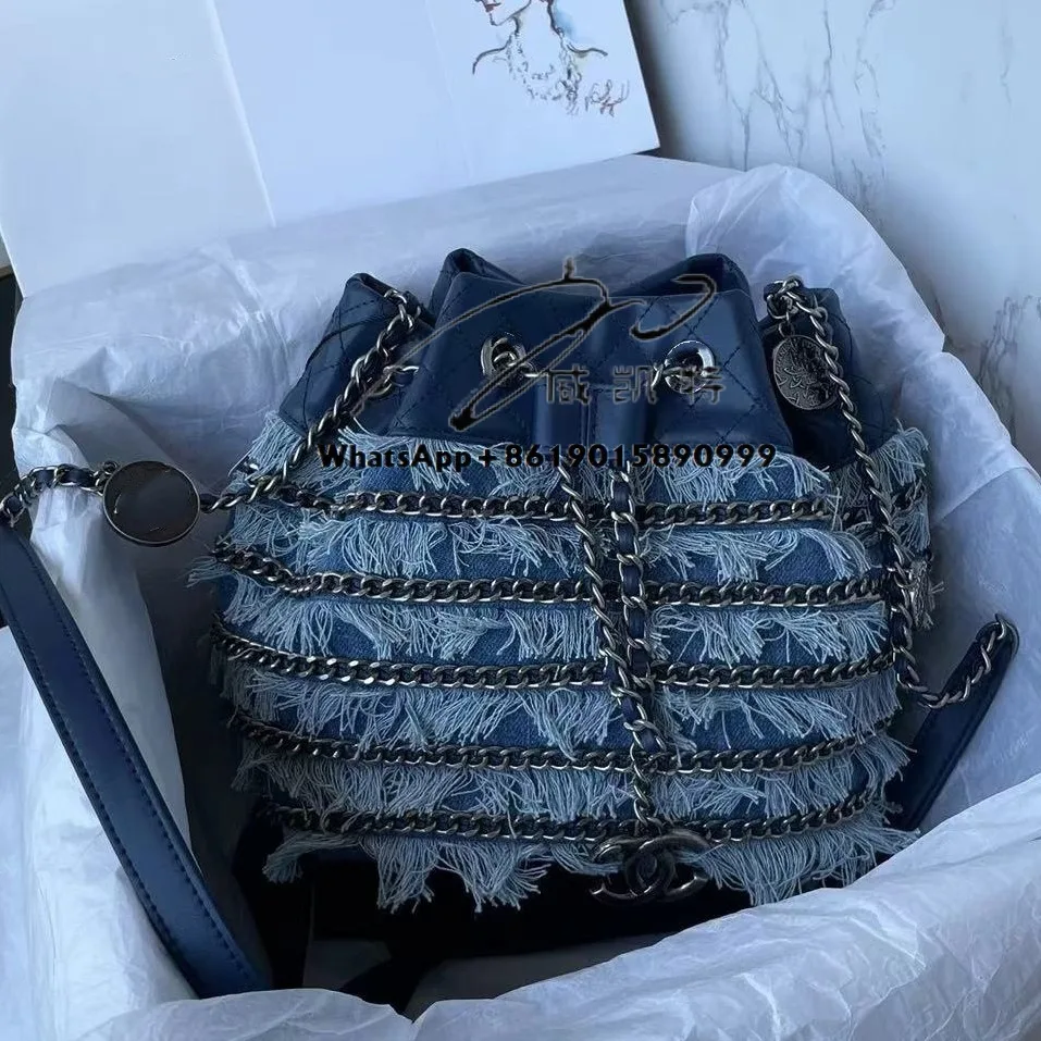 

Denim series bucket bag, outer suture design with denim tassel